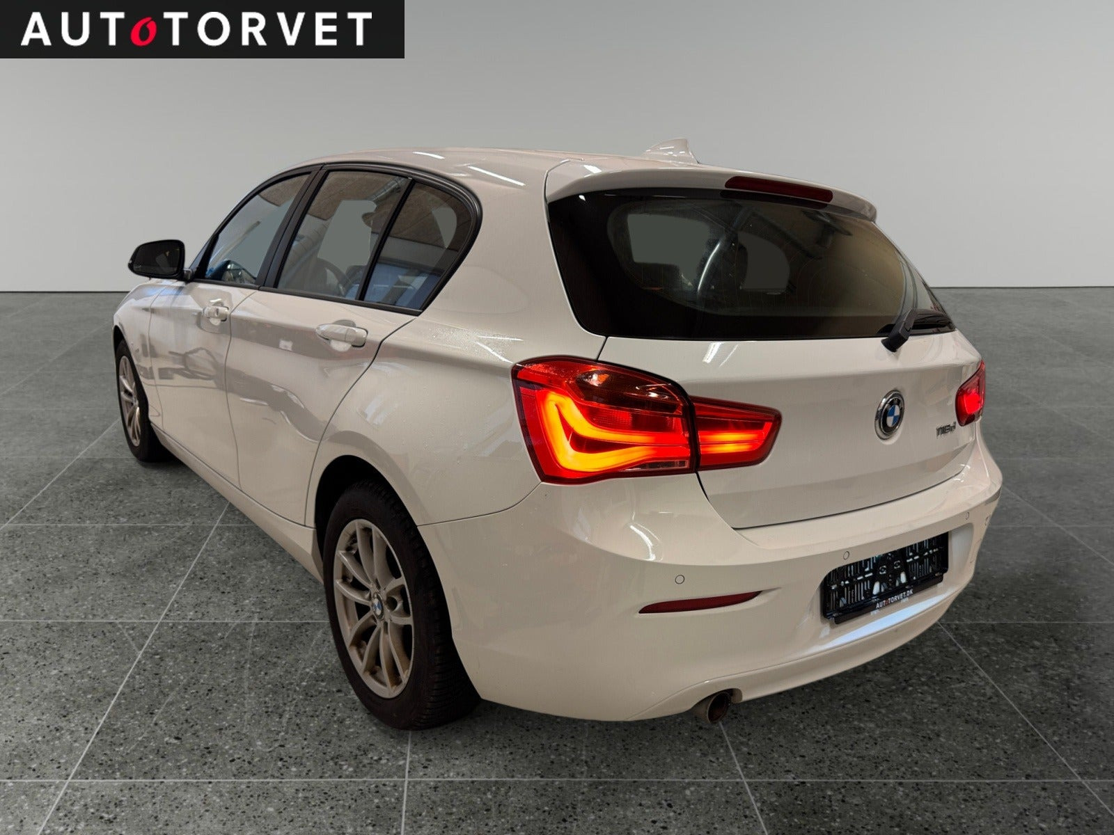 Hvid BMW 118d fra 2016