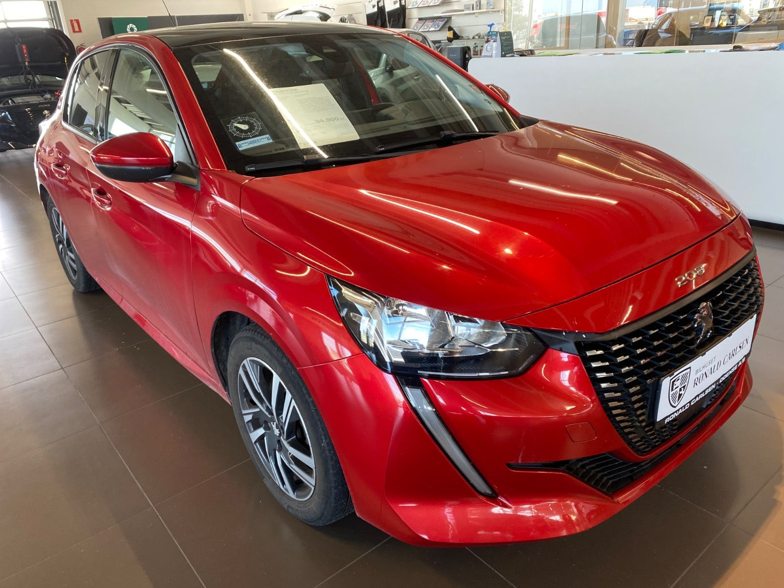 Rød Peugeot 208 fra 2020