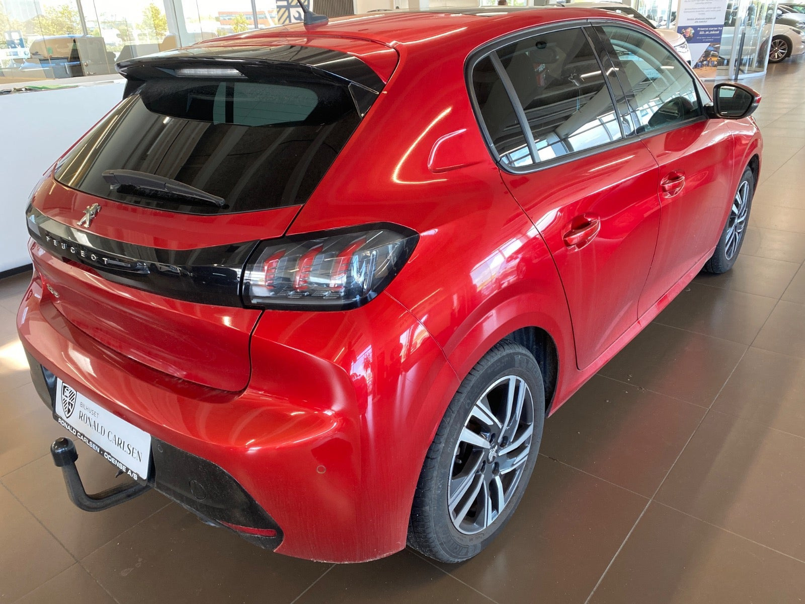 Rød Peugeot 208 fra 2020