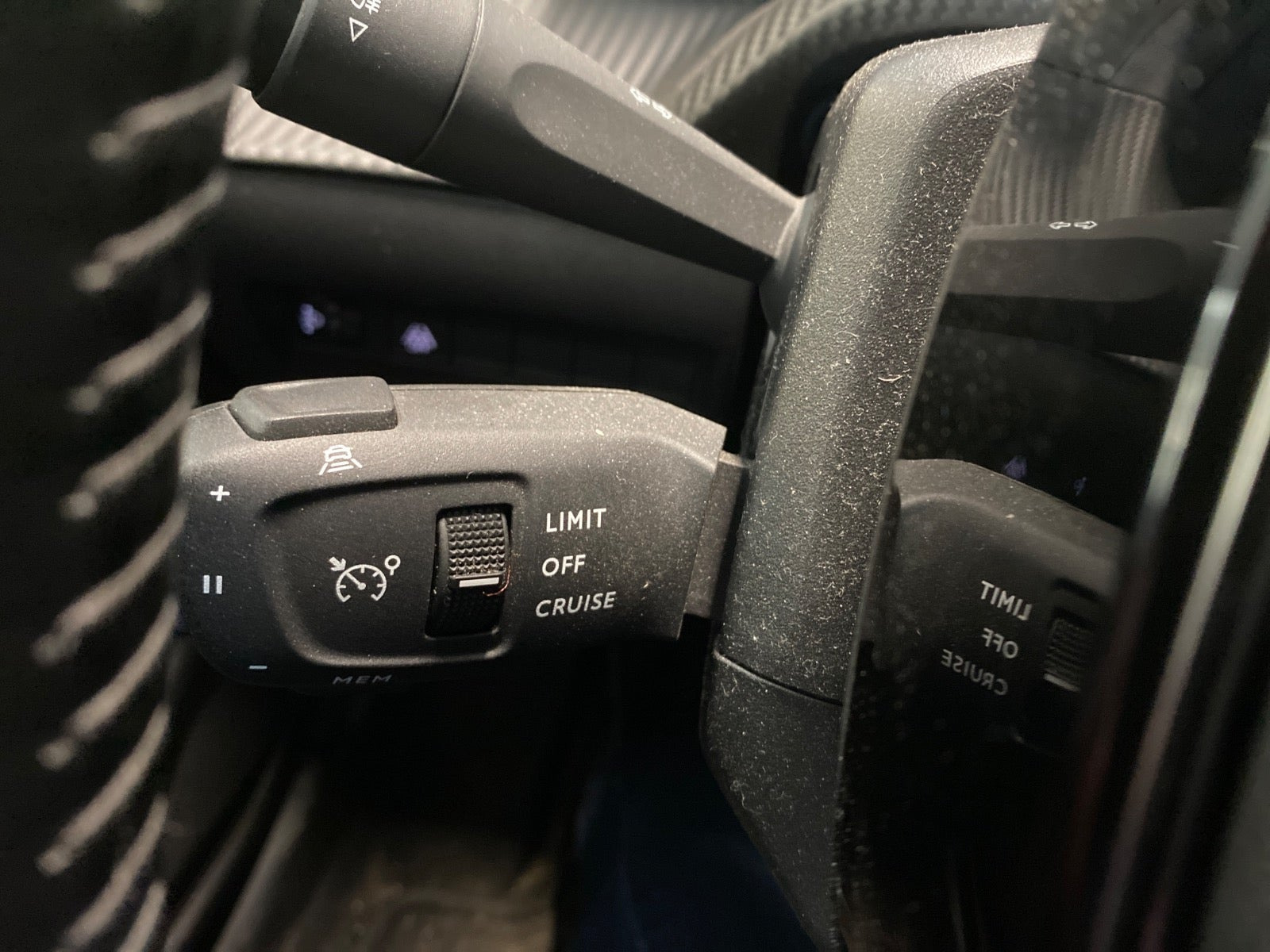 Rød Peugeot 208 fra 2020