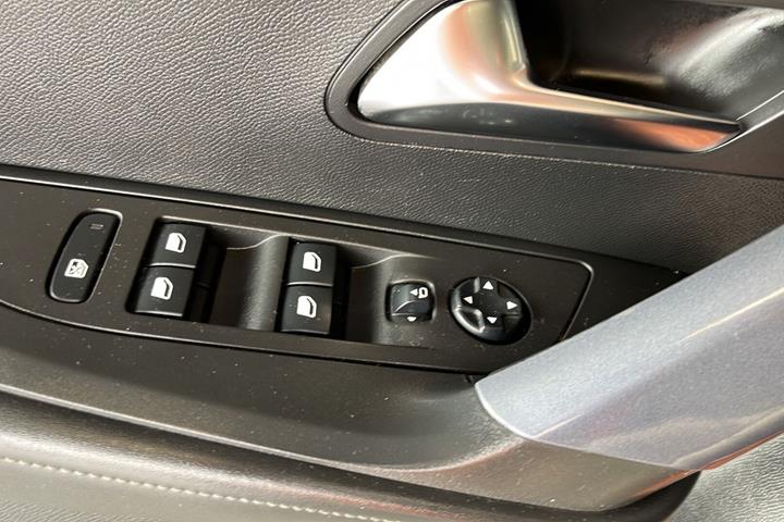 Bronze Peugeot 2008 fra 2020