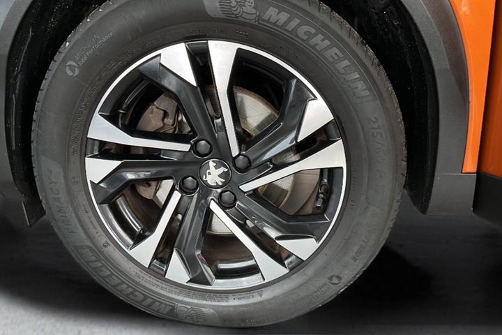 Bronze Peugeot 2008 fra 2020