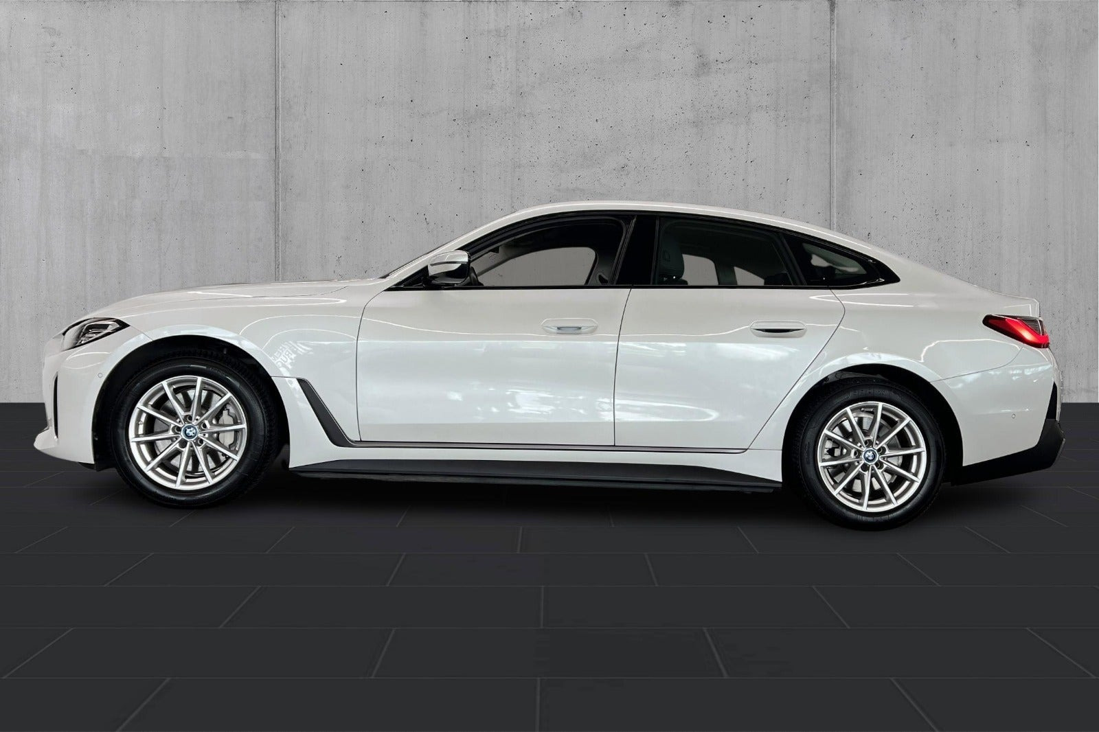 Hvid BMW i4 fra 2023