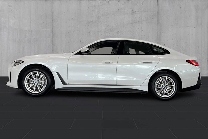 Hvid BMW i4 fra 2023
