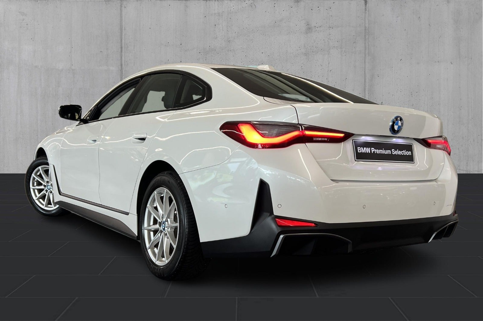 Hvid BMW i4 fra 2023