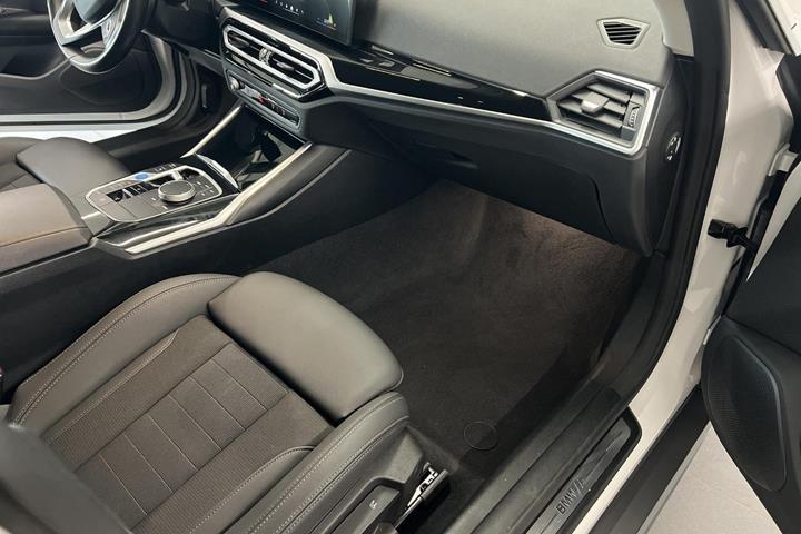 Hvid BMW i4 fra 2023