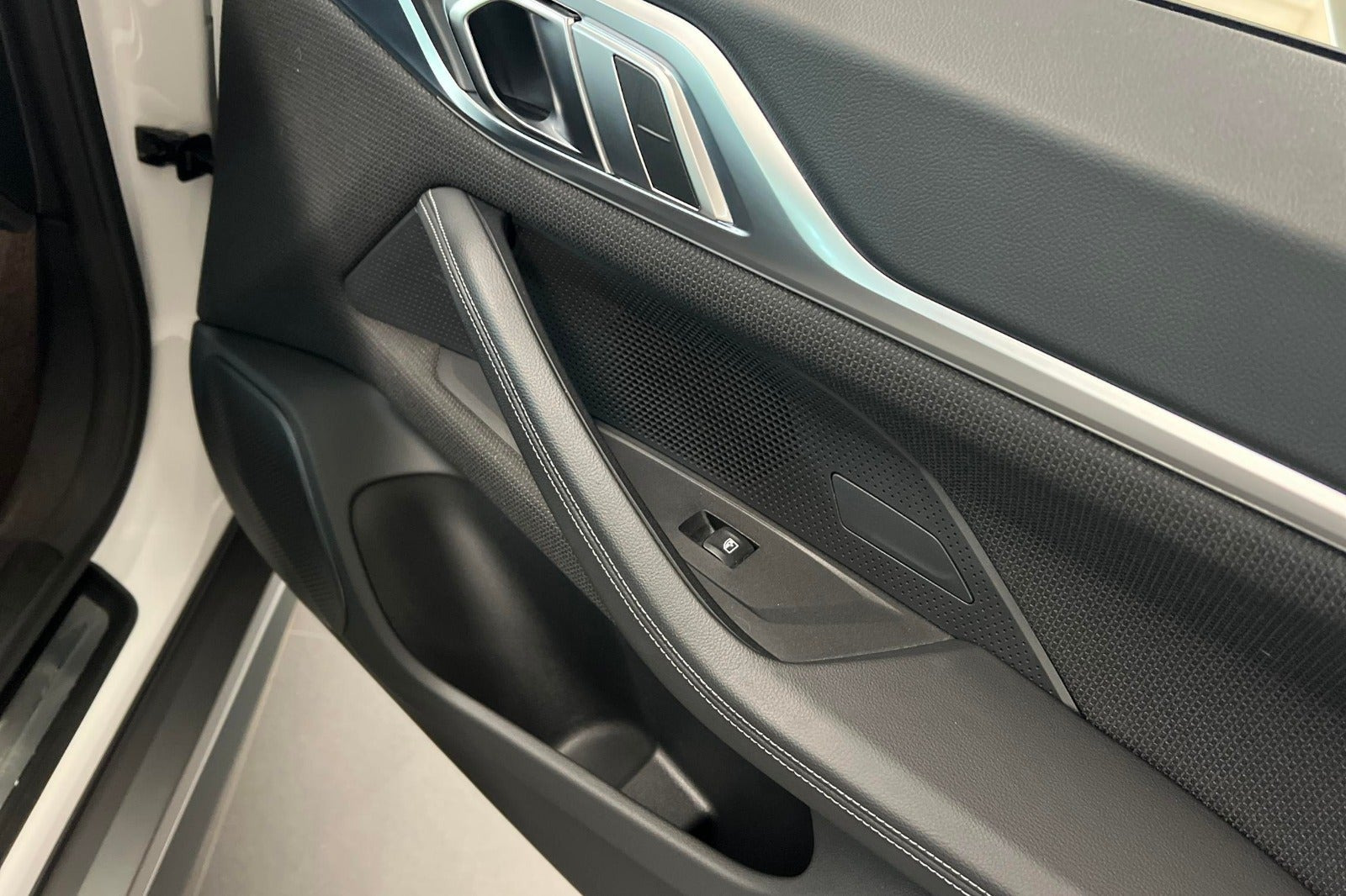 Hvid BMW i4 fra 2023