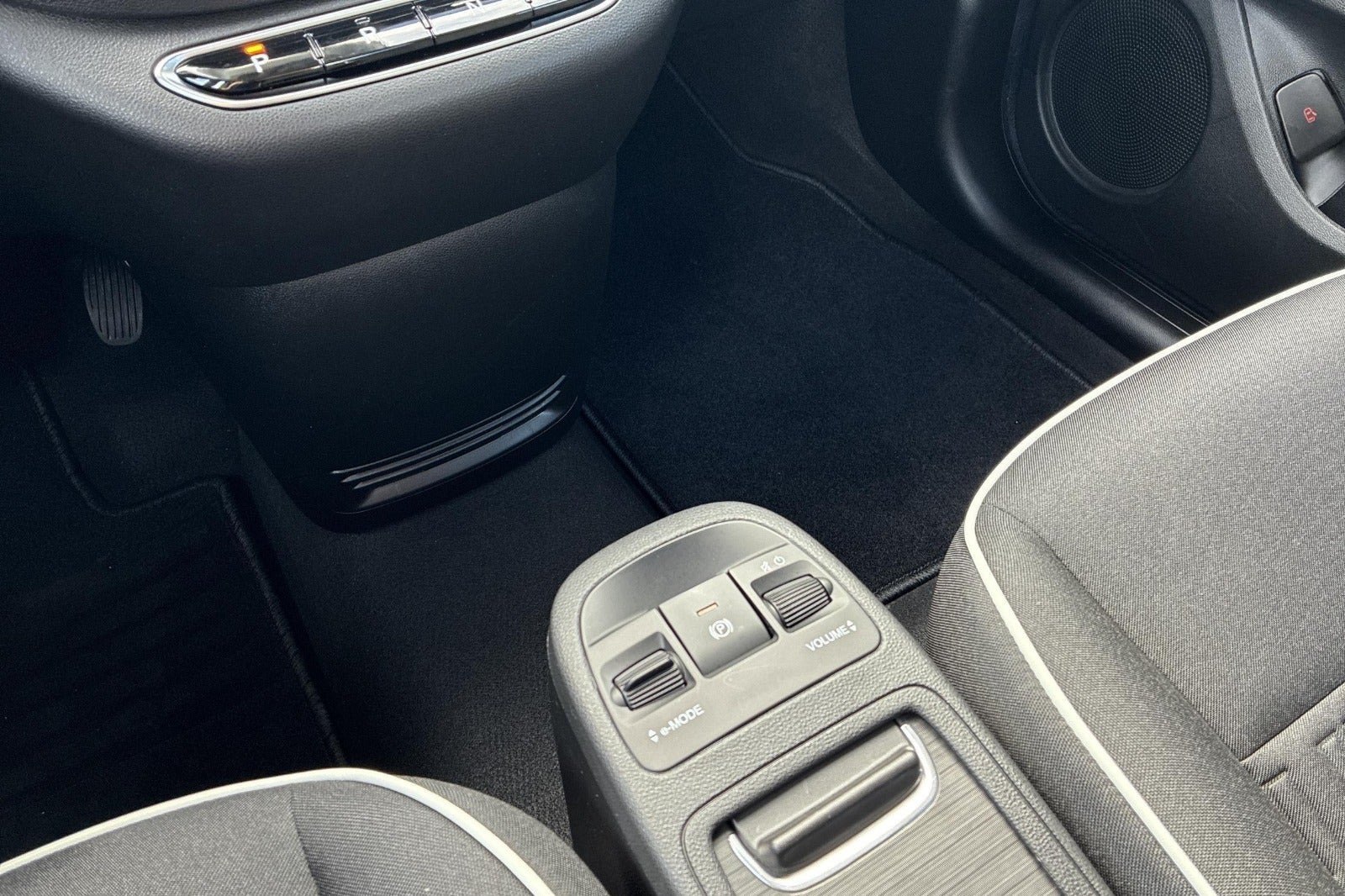 Hvid Fiat 500e fra 2023