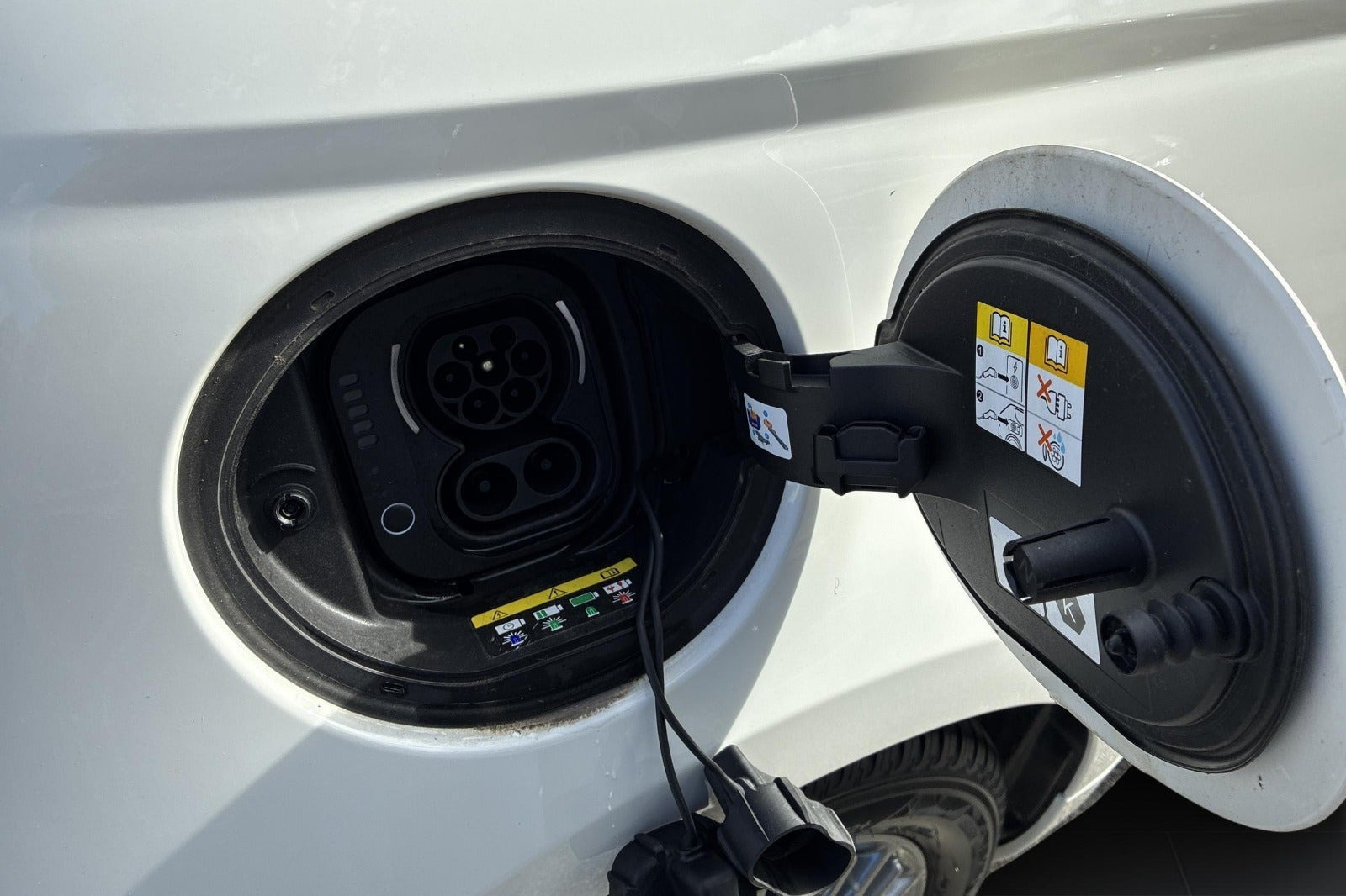 Hvid Fiat 500e fra 2023
