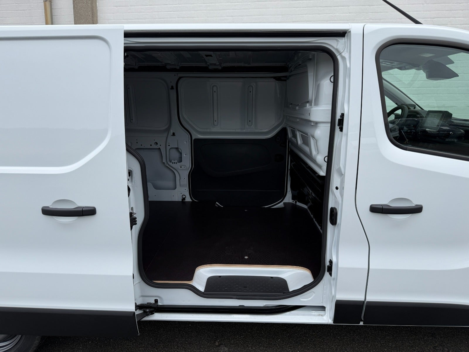 Hvid Renault Trafic fra 2026
