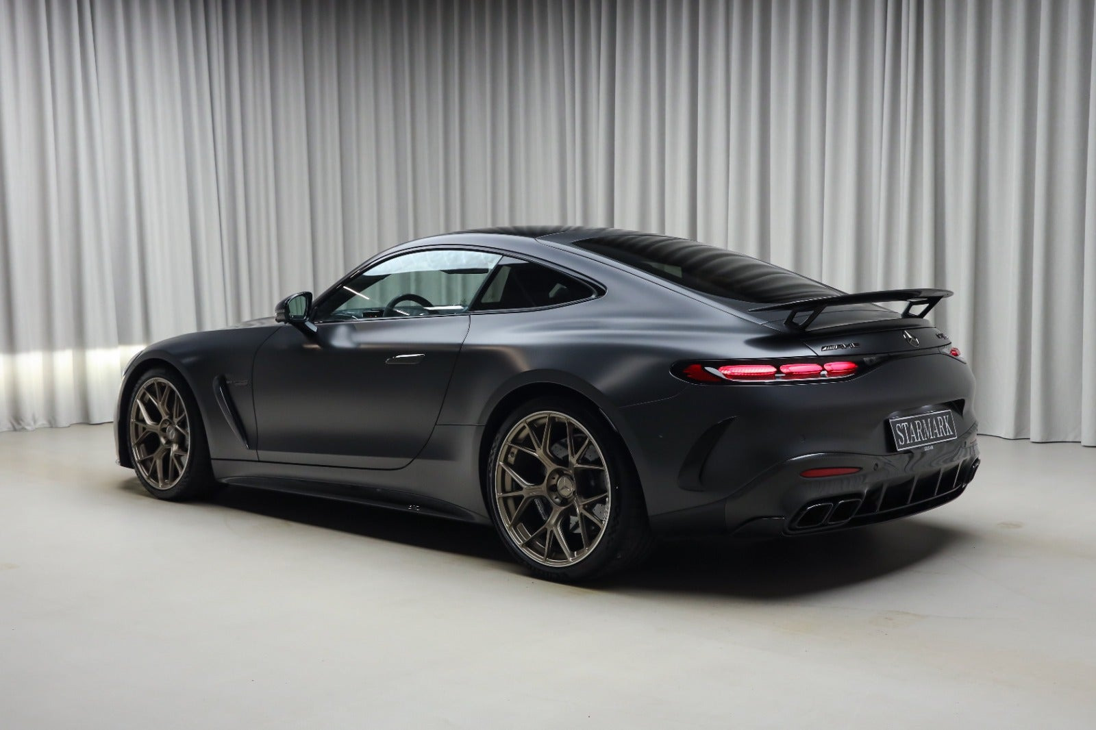Grå Mercedes AMG GT 63 fra 2026