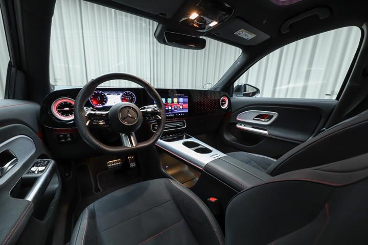 Sort Mercedes GLB250+ fra 2026