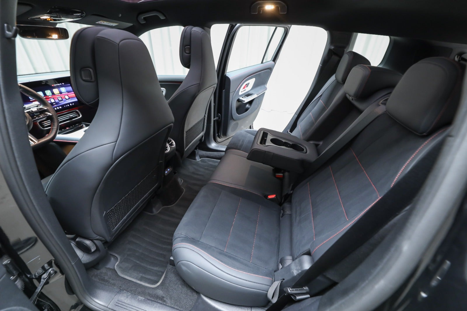 Sort Mercedes GLB250+ fra 2026