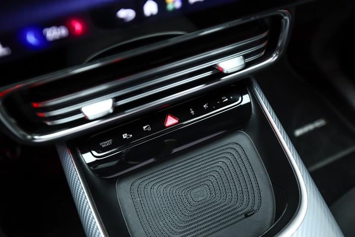 Sort Mercedes GLB250+ fra 2026