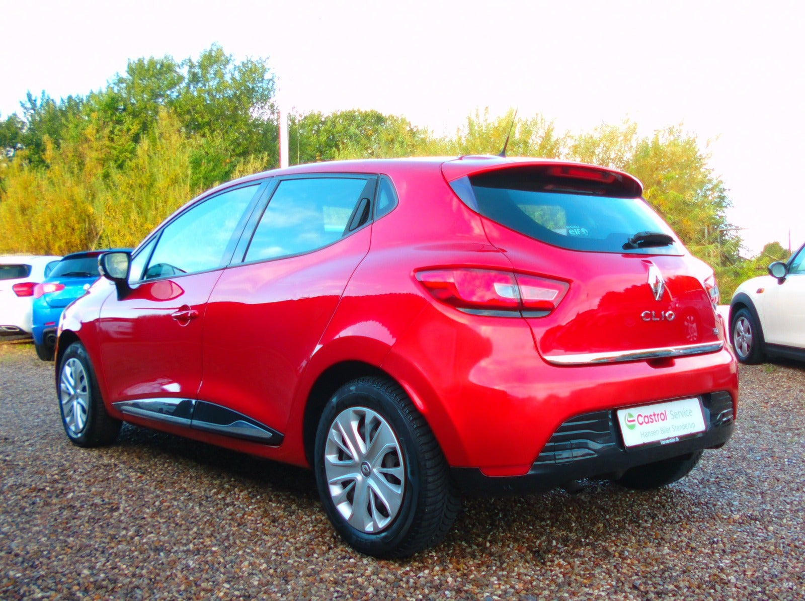 Rød Renault Clio IV fra 2016