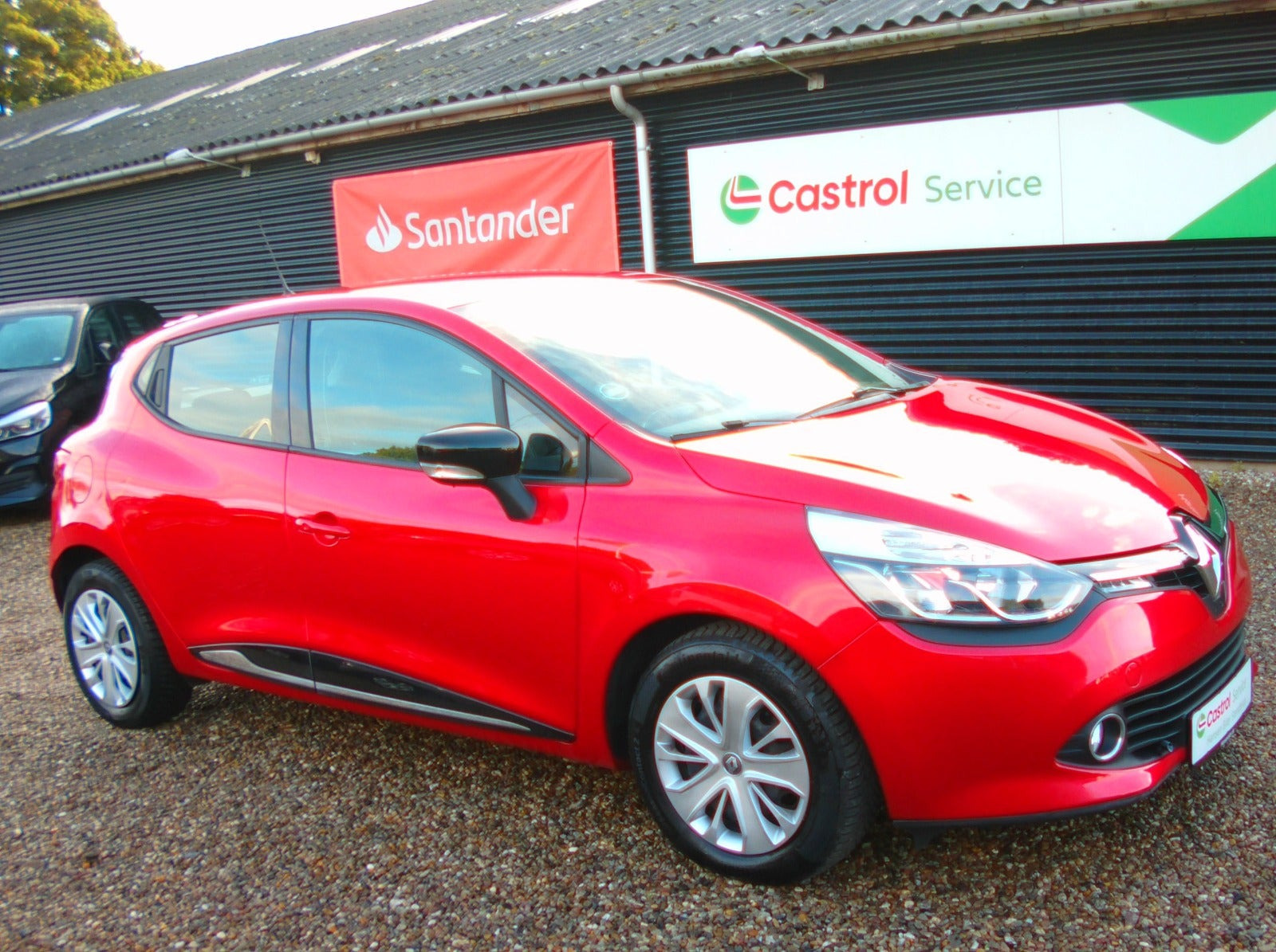 Rød Renault Clio IV fra 2016