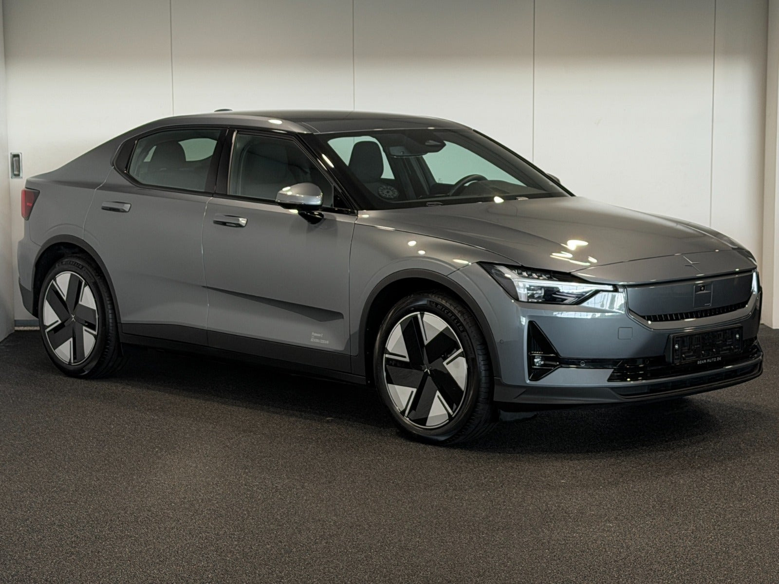 Grå Polestar 2 fra 2025