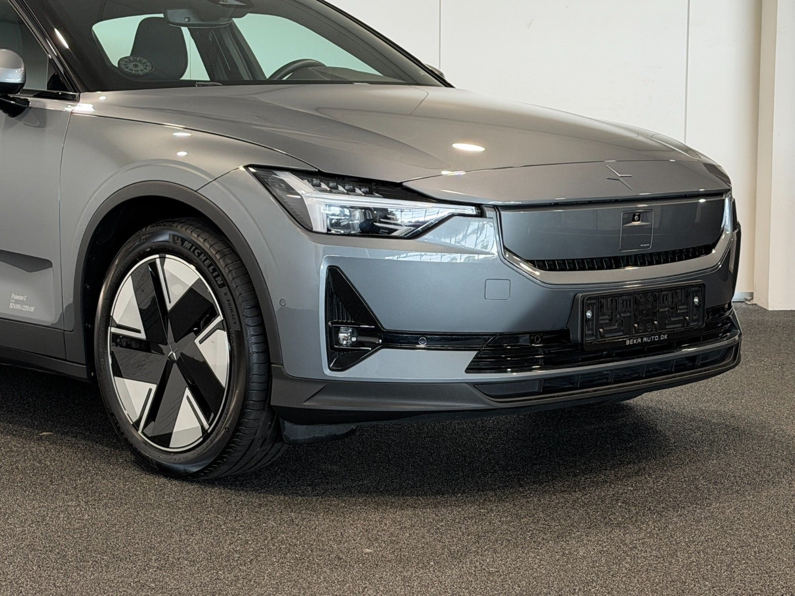 Grå Polestar 2 fra 2025