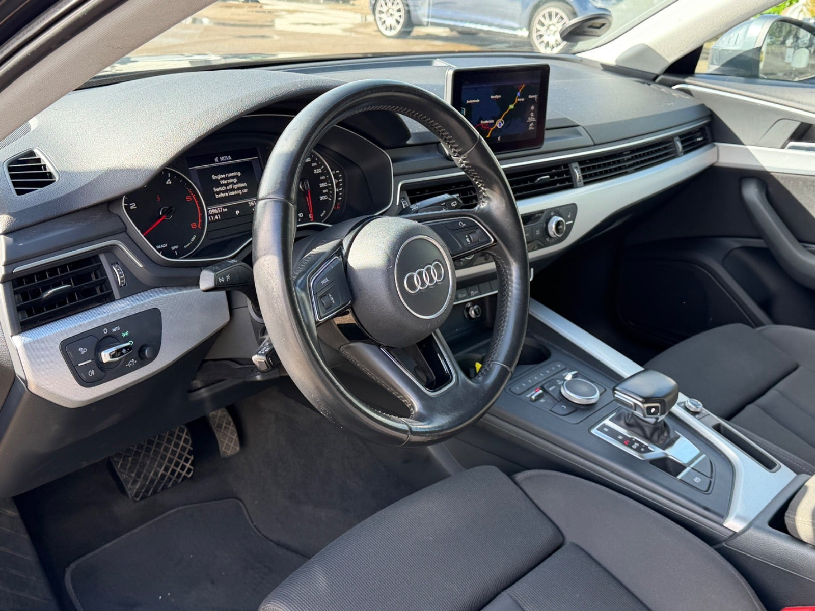 Grå Audi A4 fra 2016
