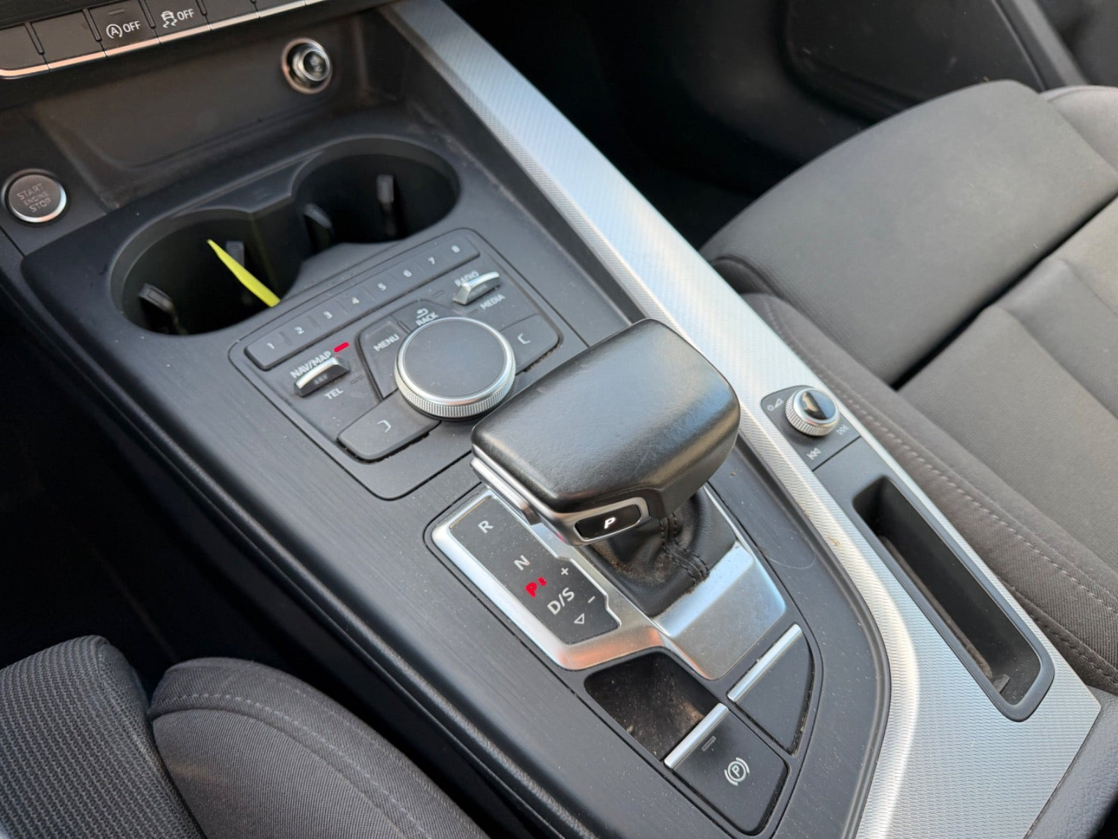 Grå Audi A4 fra 2016
