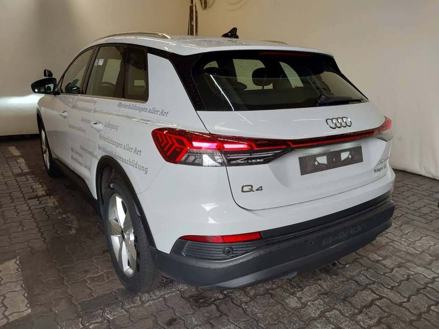 Hvid Audi Q4 e-tron fra 2023