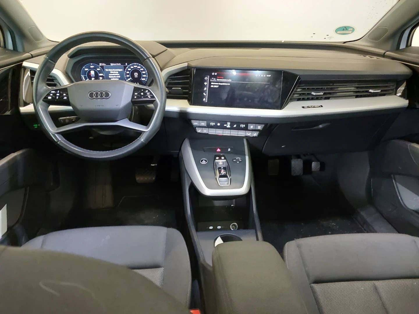 Hvid Audi Q4 e-tron fra 2023