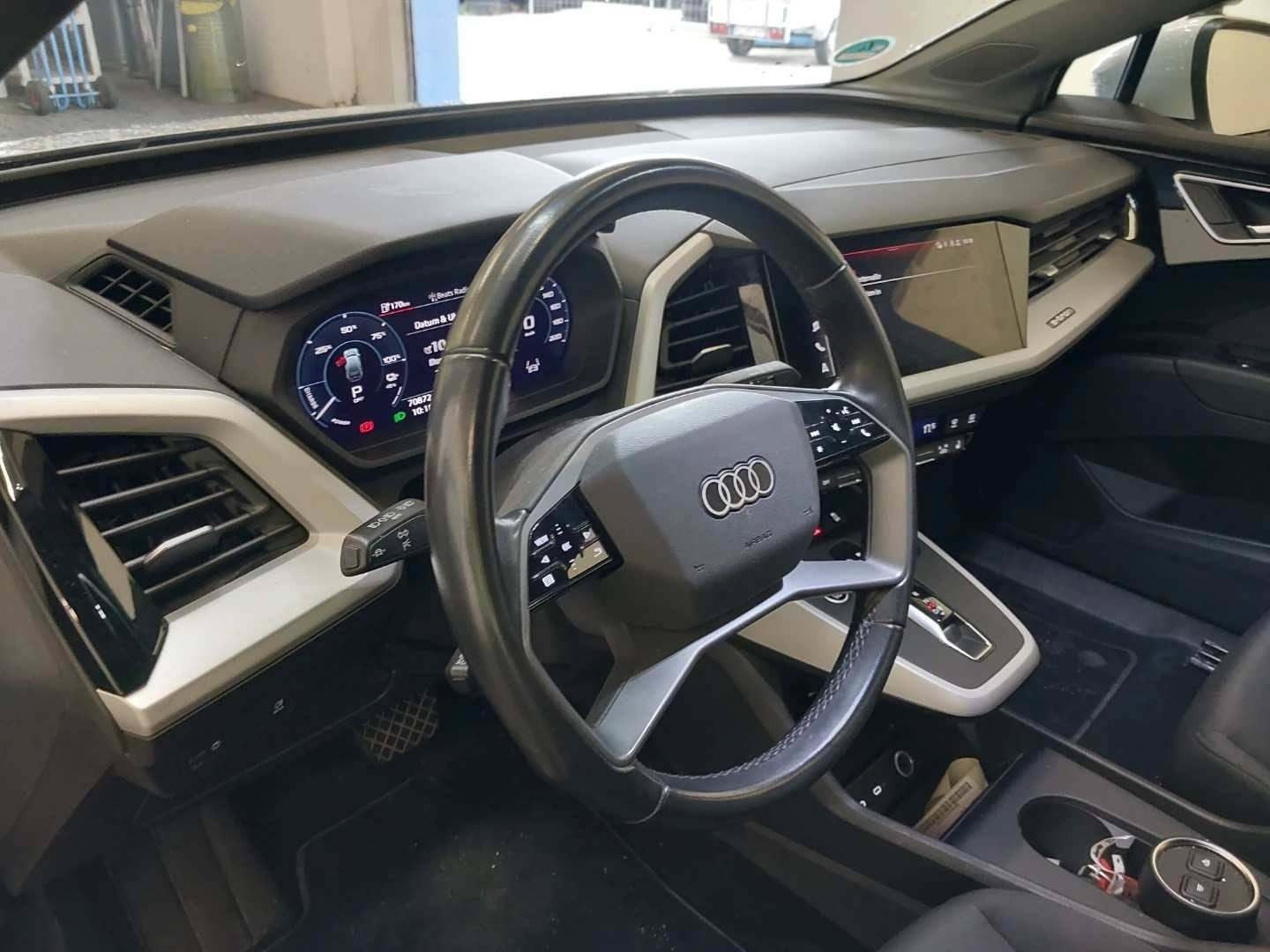 Hvid Audi Q4 e-tron fra 2023