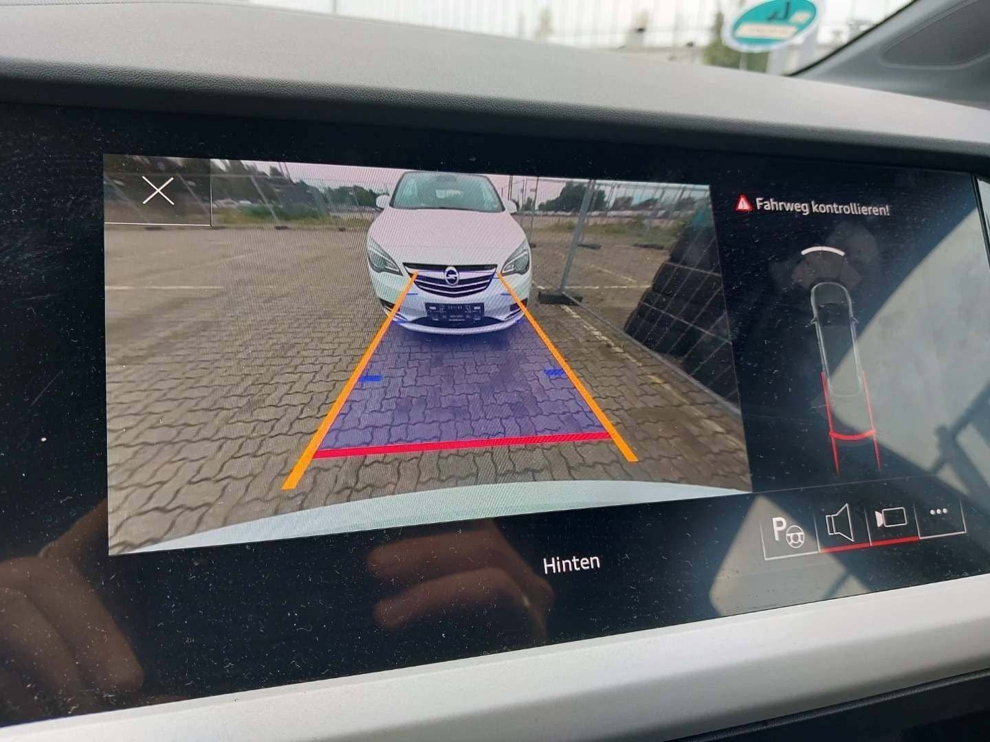 Hvid Audi Q4 e-tron fra 2023