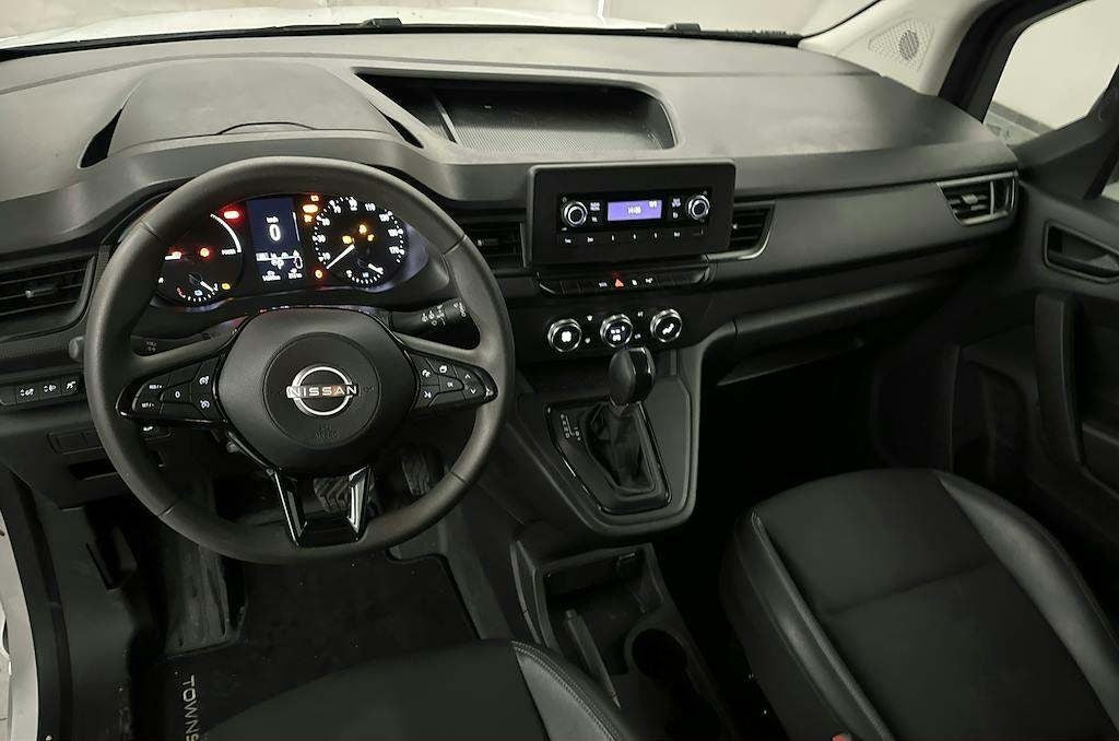 Hvid Nissan Townstar fra 2023