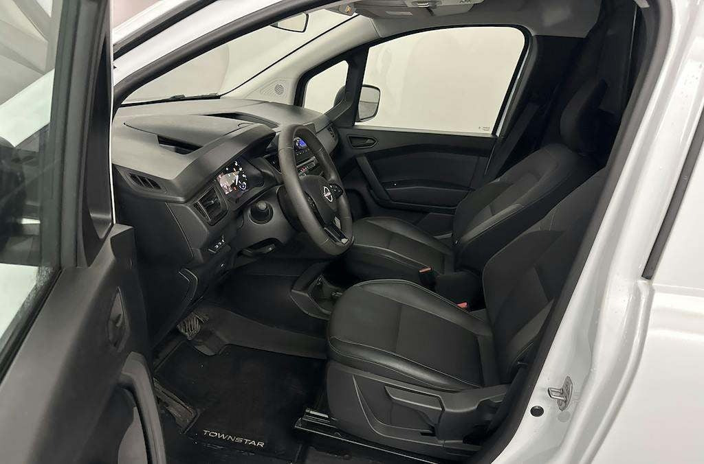 Hvid Nissan Townstar fra 2023