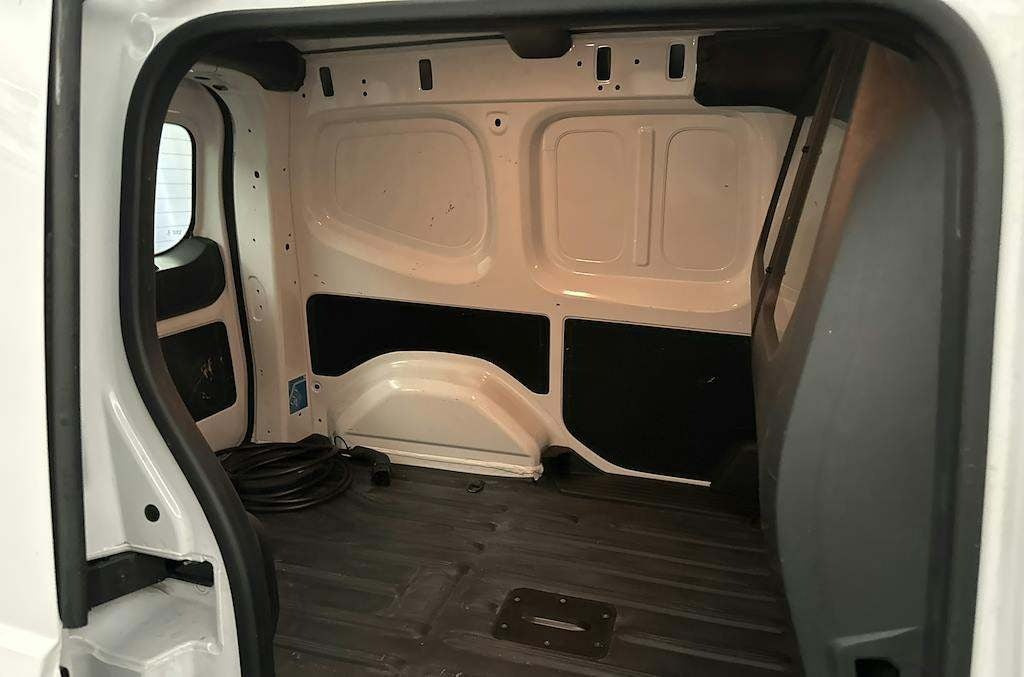 Hvid Nissan Townstar fra 2023