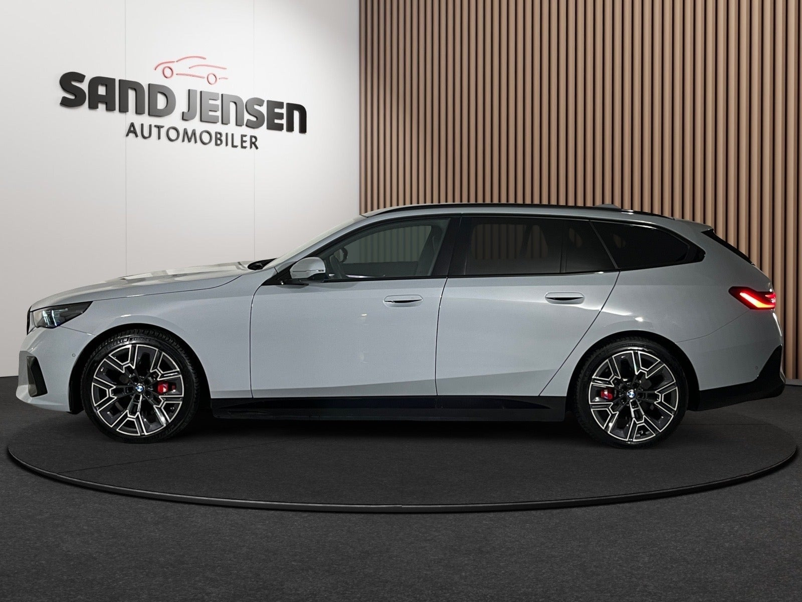 Grå BMW i5 fra 2026