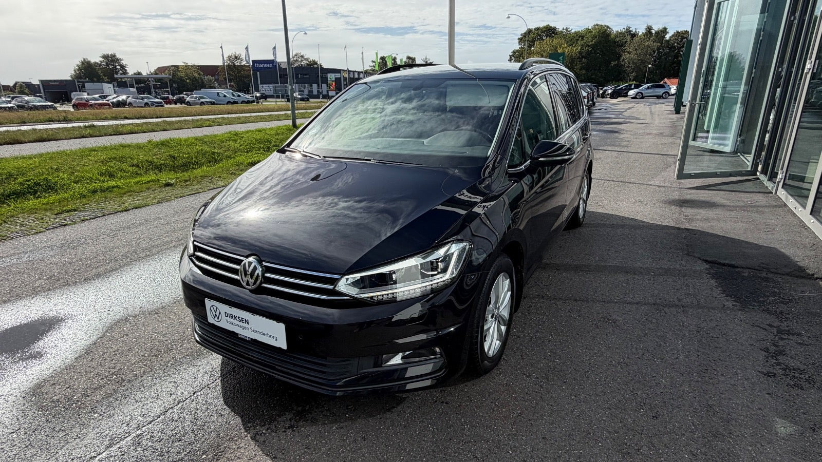 Sort VW Touran fra 2017