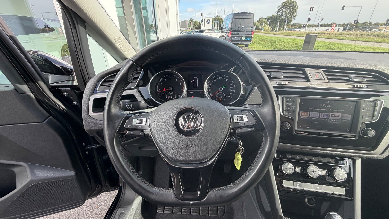 Sort VW Touran fra 2017