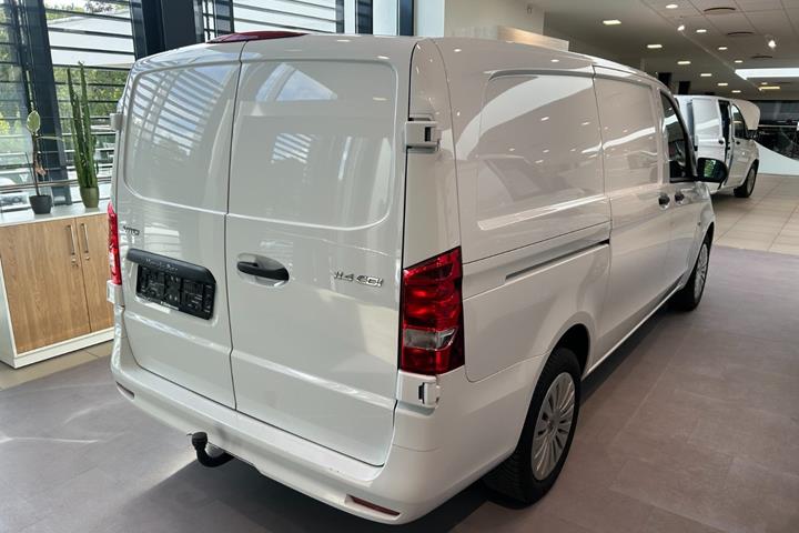 Hvid Mercedes Vito 114 fra 2024