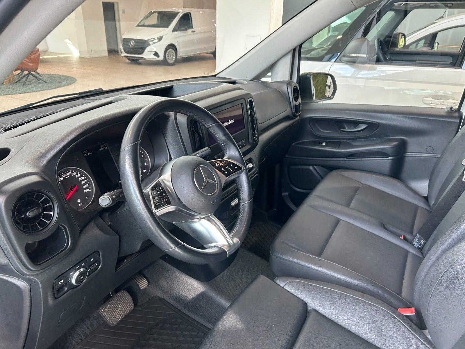 Hvid Mercedes Vito 114 fra 2024