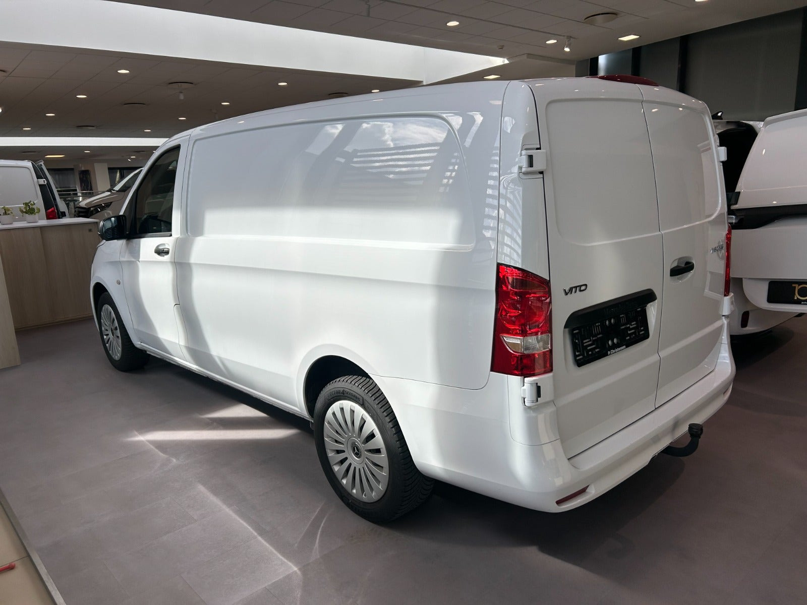 Hvid Mercedes Vito 114 fra 2024