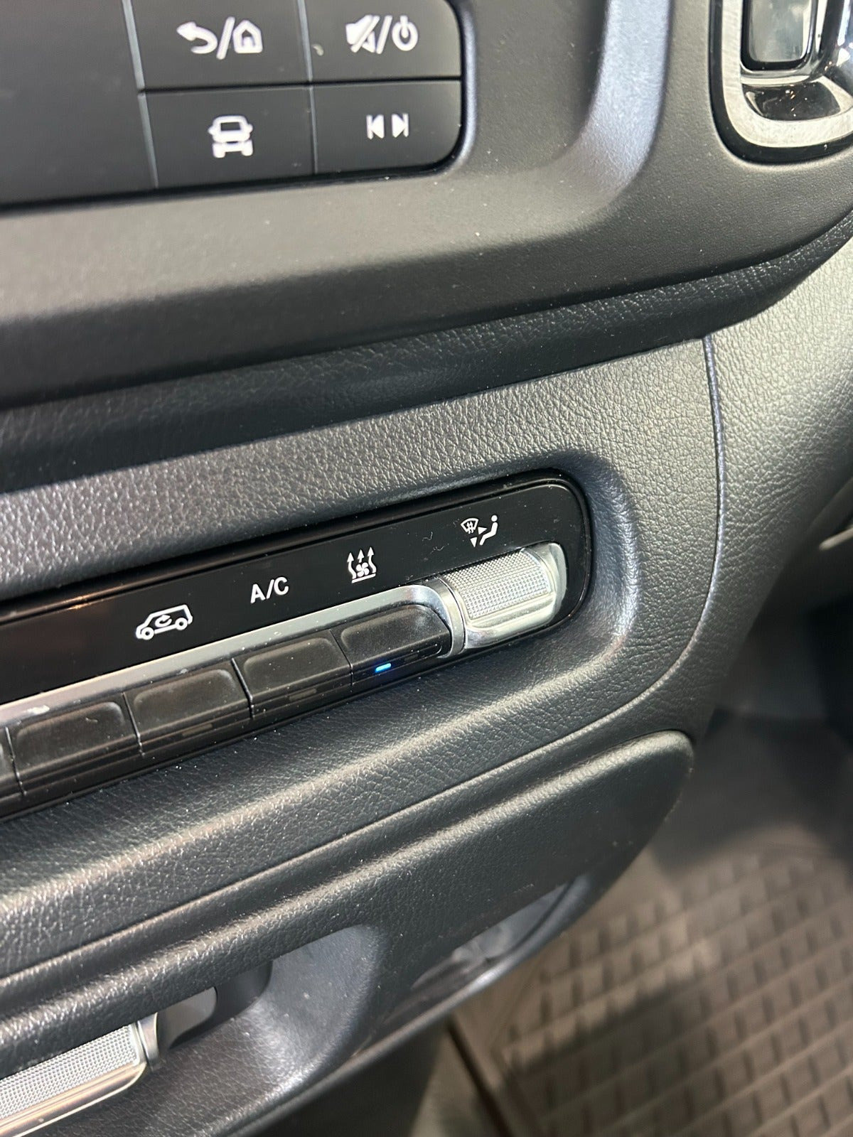 Hvid Mercedes Vito 114 fra 2024