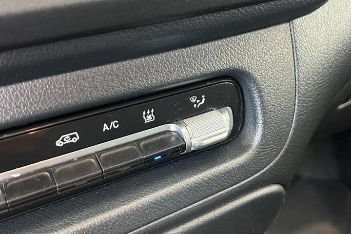Hvid Mercedes Vito 114 fra 2024