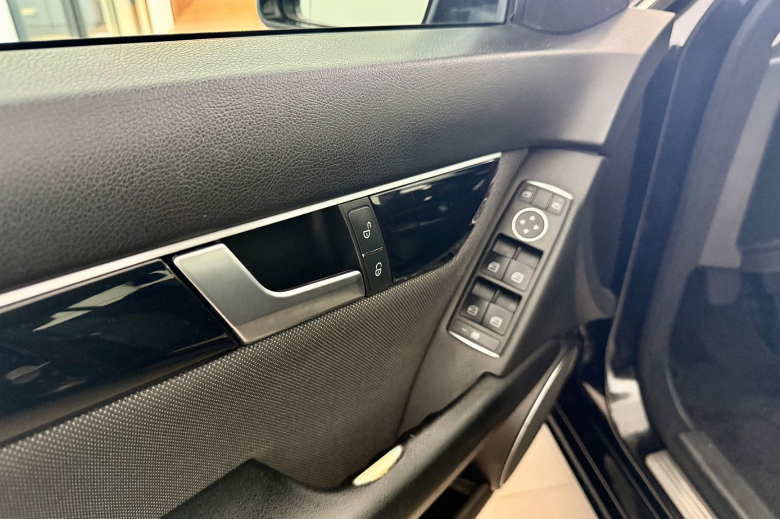 Grøn Mercedes C180 fra 2013