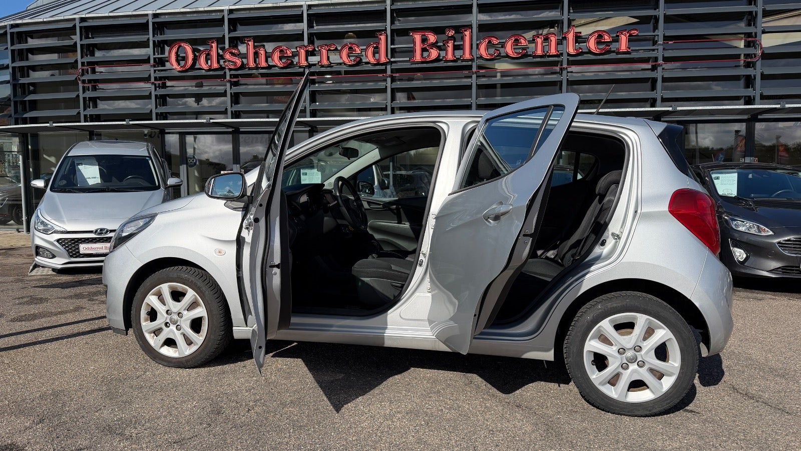 Grå Opel Karl fra 2018