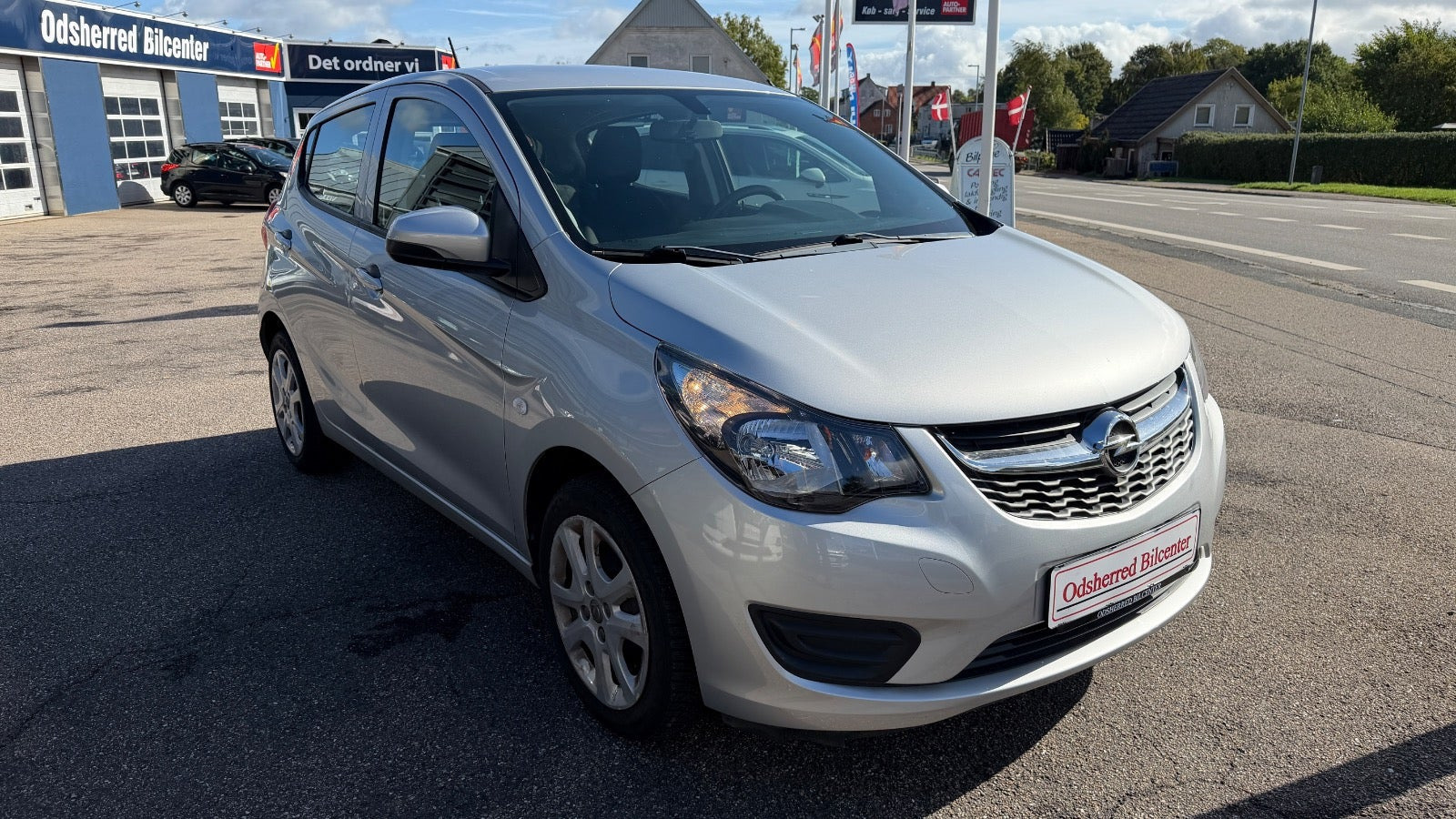 Grå Opel Karl fra 2018