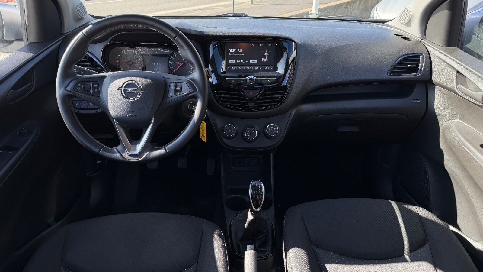 Grå Opel Karl fra 2018
