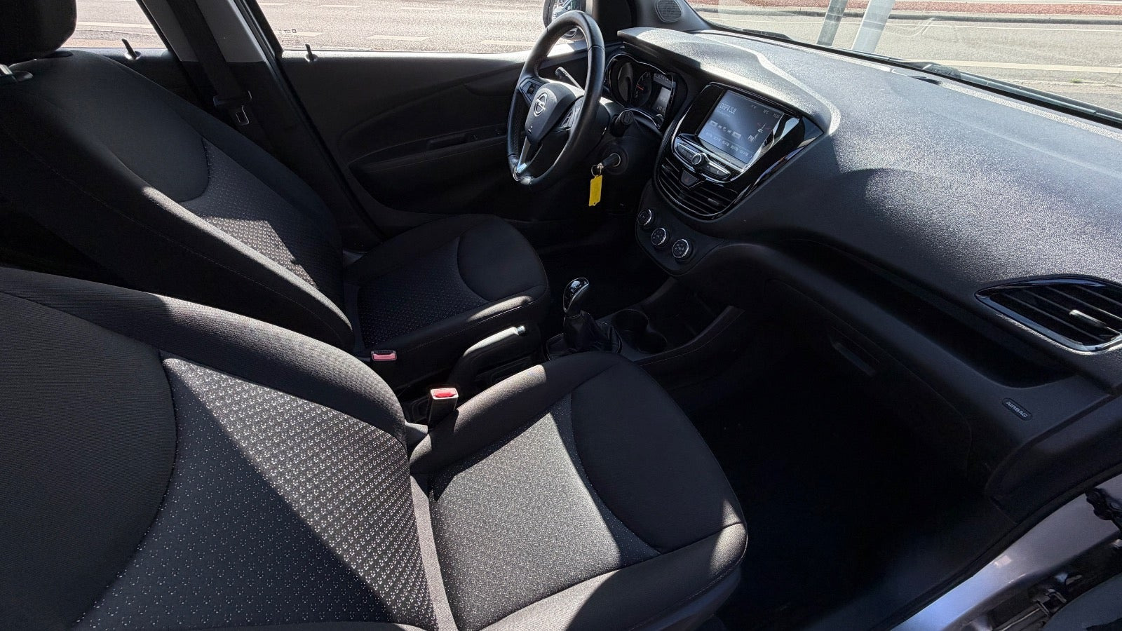 Grå Opel Karl fra 2018