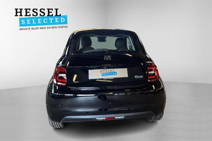 Sort Fiat 500e fra 2024