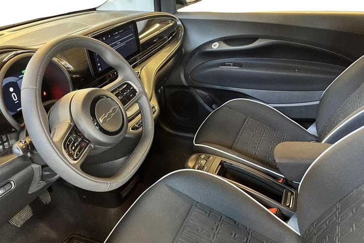 Sort Fiat 500e fra 2024