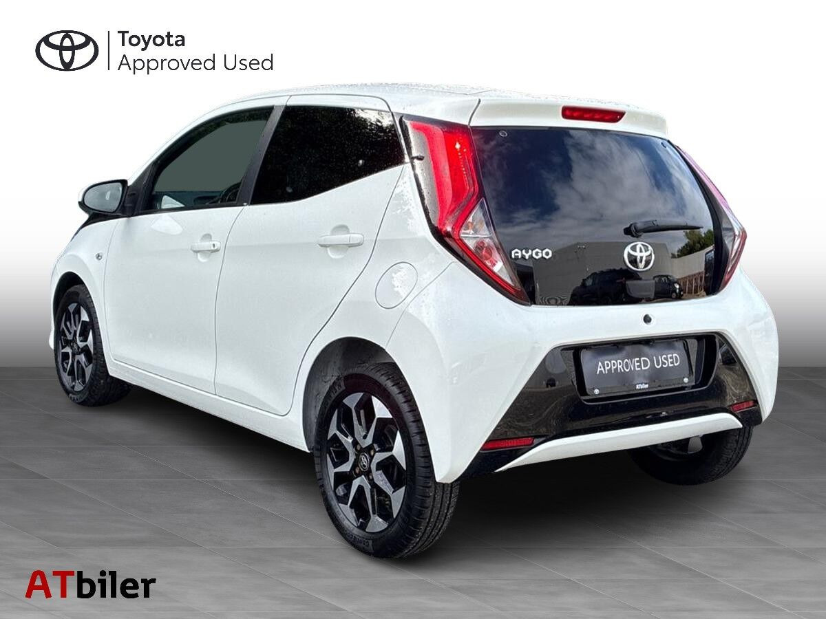Hvid Toyota Aygo fra 2021