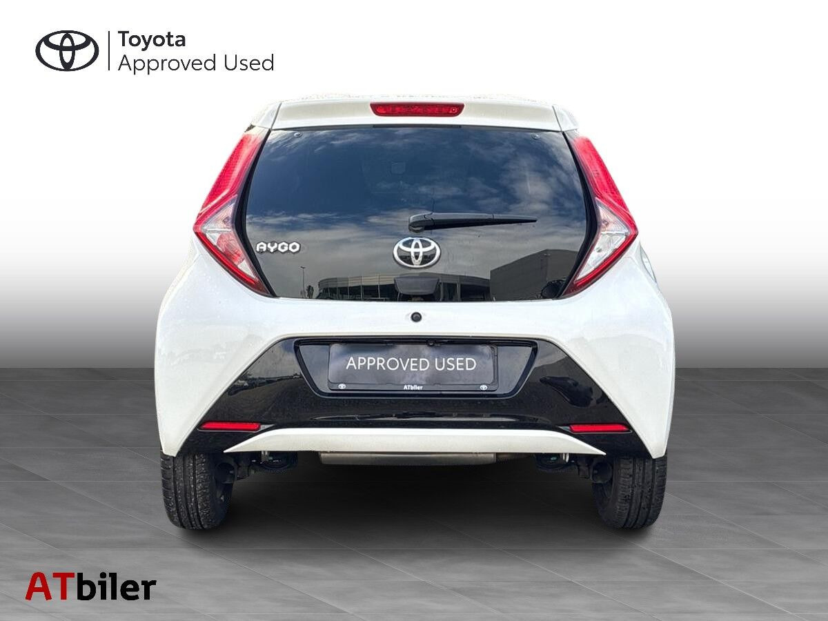 Hvid Toyota Aygo fra 2021