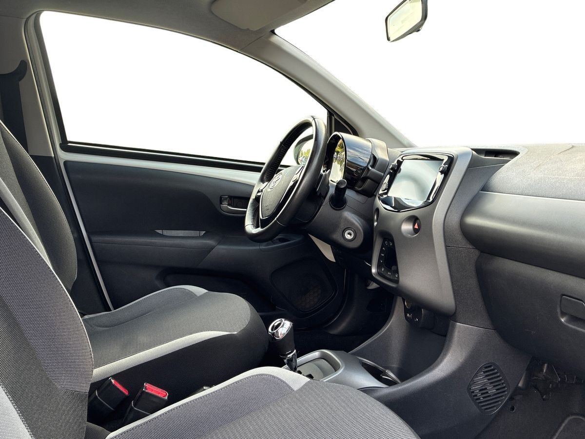 Hvid Toyota Aygo fra 2021