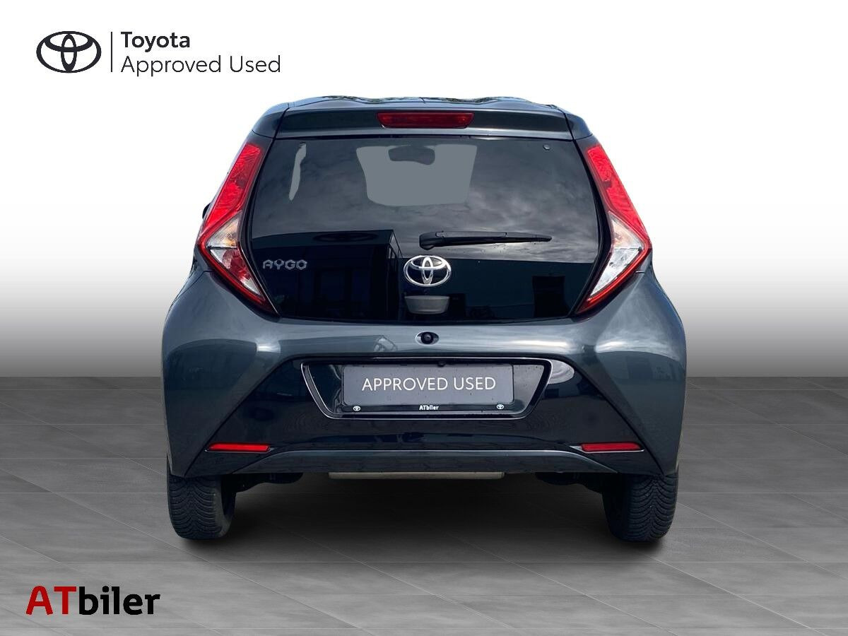 Sort Toyota Aygo fra 2020